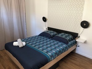 3 bedrooms, iron/ironing board, WiFi, bed sheets