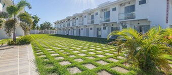 Elegant Duplex w Sw. Pool 280m fr the Beach Prm007