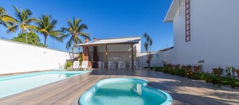 Elegant Duplex w Sw. Pool 280m fr the Beach Prm007