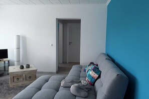 Living area - Lovingly renovated shared apartment: Room 2 (Rommerskirchen)