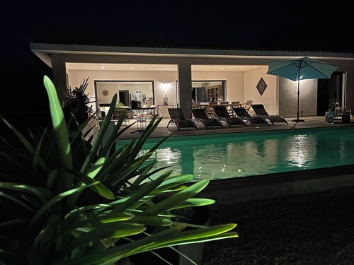 VILLA AMACALI 180 m2 Fully air-conditioned, Seaview, Heated swimming pool, 3 Km from the sea