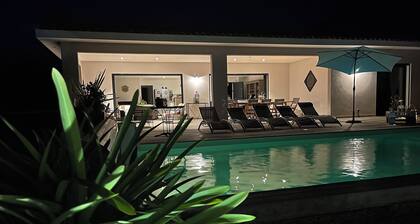 VILLA AMACALI 180 m2 Fully air-conditioned, Seaview, Heated swimming pool, 3 Km from the sea