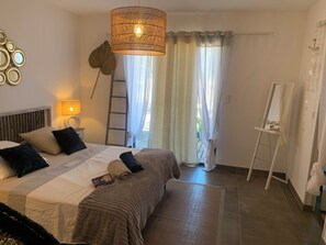 4 bedrooms, iron/ironing board, WiFi, bed sheets - VILLA AMACALI 180 m2 Fully air-conditioned, Seaview, Heated swimming pool, 3 Km from the sea (ste lucie porto vecchio)