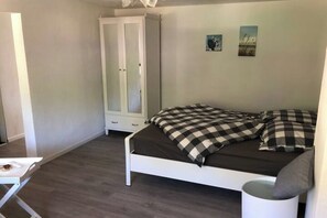1 bedroom, iron/ironing board, Internet, bed sheets