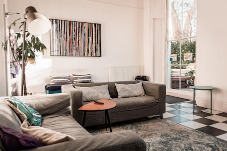 Living area. Urbany Hostel London 18 - 40 years old