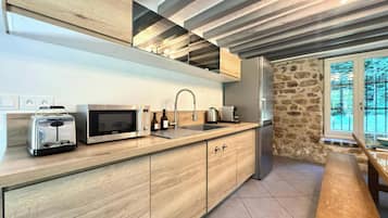 Kühlschrank, Mikrowelle, Ofen, Geschirrspüler