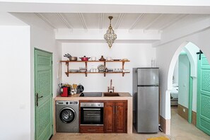 Fridge, microwave, oven, coffee/tea maker