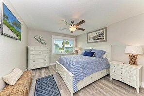 2 bedrooms, iron/ironing board, WiFi, bed sheets - Bayfront Bliss – Sleeps 6, Near Anna Maria Island (Bradenton)