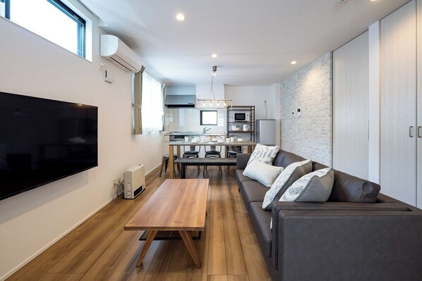 Huis, 4 slaapkamers, niet-roken (Aile House 2, 4LDK) | Woonruimte | Flatscreentelevisie