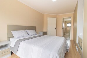 3 室のベッドルーム、アイロン / アイロン台、インターネット、ベッドシーツ