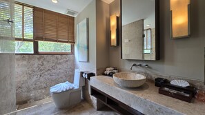 Shower, hair dryer, towels, soap - Luaana@CasaVela - 2BR Apartment with Ocean View (Koh Samui)