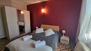 3 bedrooms, iron/ironing board, bed sheets - In the Cévennes, Les gites du Champ Neuf- La Maison de Flavie (Saint Julien des Points)