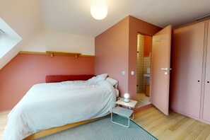 2 bedrooms, WiFi, bed sheets