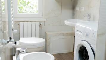 Doccia, asciugacapelli, bidet, asciugamani