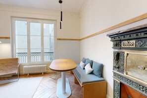 Interior - JOIVY Pleasant 1-bed flat w/ shared courtyard (Paris)