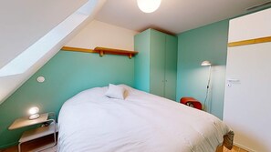 1 bedroom, desk, WiFi, bed sheets - JOIVY 10 Douai 1BR Velux (Paris)
