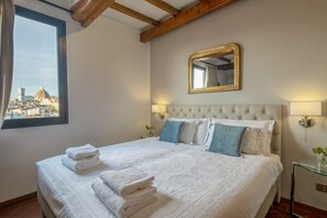 2 bedrooms, iron/ironing board, Internet, bed sheets