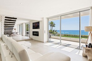 Smart TV, fireplace, table tennis