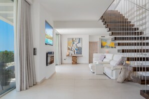 Smart TV, fireplace, table tennis