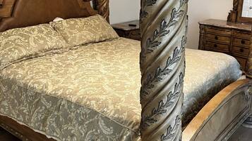 3 bedrooms, desk, iron/ironing board, WiFi (free)