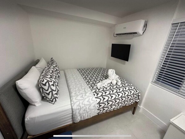 WiFi, bed sheets