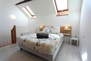 1 bedroom, desk, iron/ironing board, WiFi