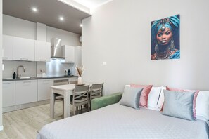 Iron/ironing board, travel cot, free WiFi, bed sheets