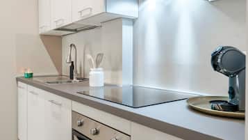 Frigorifero, forno, piano cottura, lavastoviglie