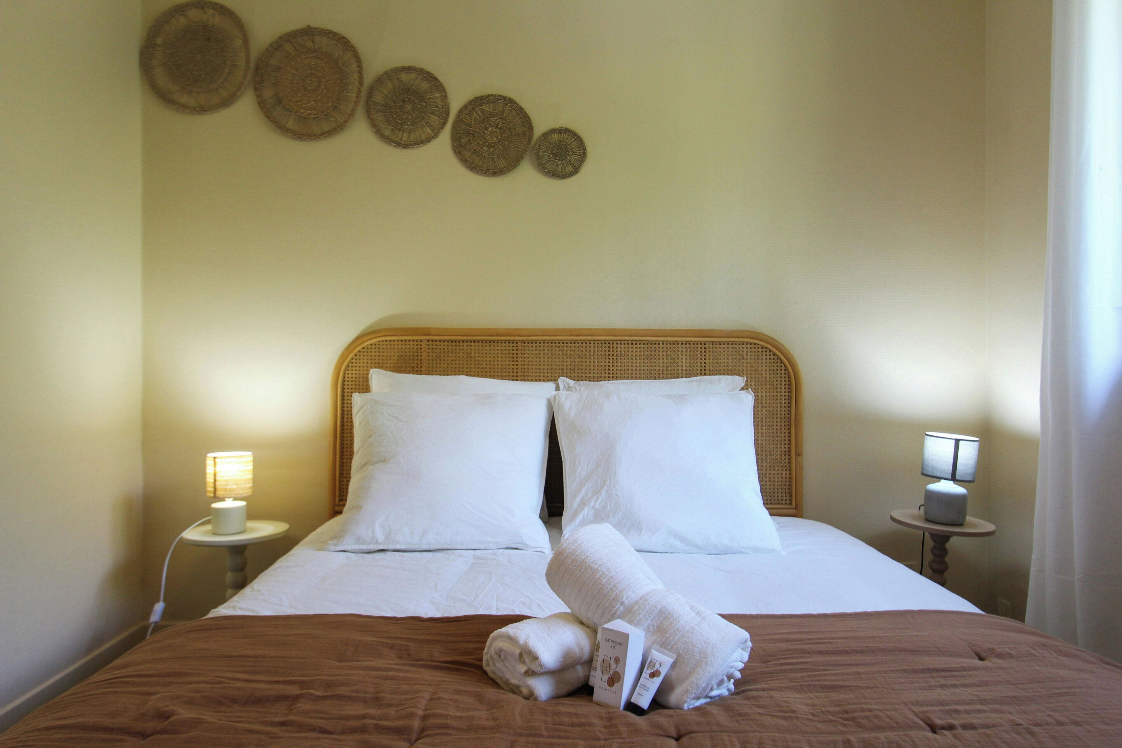 4 bedrooms, internet, bed sheets