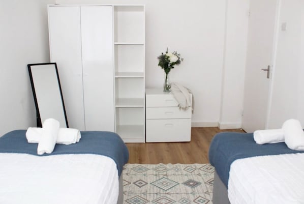 2 bedrooms, iron/ironing board, internet, bed sheets