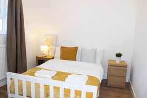 2 bedrooms, iron/ironing board, internet, bed sheets