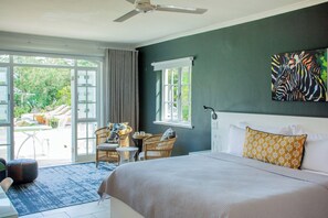 Quarto clássico, vista para o jardim | Cofres nos quartos, escrivaninha, Wi-Fi de cortesia, roupa de cama