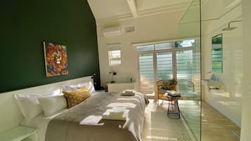 In-room safe, desk, travel cot, free WiFi