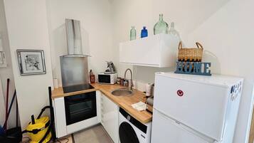 Frigorifero, microonde, forno, macchina per tè/caffè