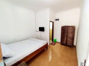 Una scrivania, Wi-Fi gratuito