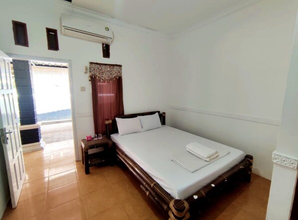 مكتب وواي فاي مجانًا وملاءات أسرّة