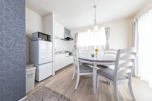 Herbergi - 1 svefnherbergi - reyklaust (101, 1LDK, European-Style Apartment) | Borðhald á herbergi eingöngu