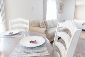 Logement Aile Room 101 - 1LDK, Non-Smoking (European-Style Apartment) | In-room dining