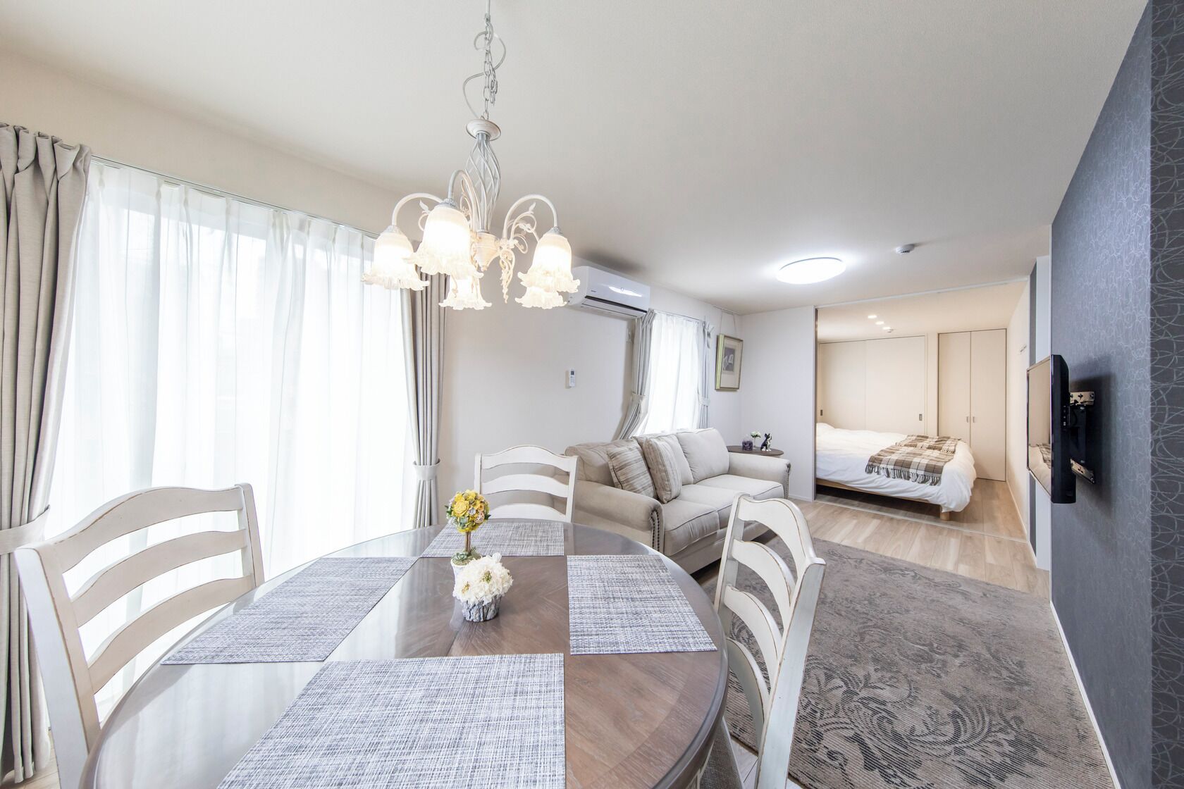 Kamar, 1 kamar tidur, Bebas Asap Rokok (101, 1LDK, European-Style Apartment) | Area keluarga | TV layar datar