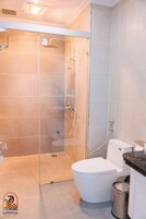 Deluxe Double Room, City View | Bathroom | Shower, free toiletries, hair dryer, bidet