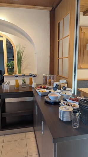 Free daily buffet breakfast