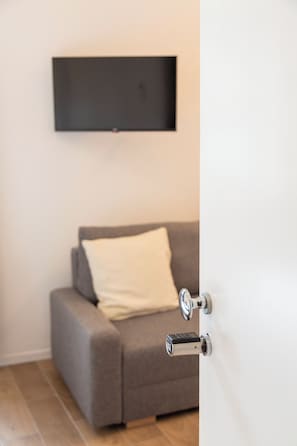 Family Room | In-room safe, blackout drapes, iron/ironing board, free WiFi