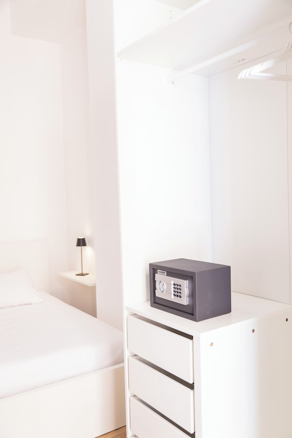 Classic Single Room, Balcony, Courtyard View | In-room safe, blackout drapes, iron/ironing board, free WiFi