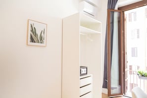 Classic Single Room, Balcony, Courtyard View | In-room safe, blackout drapes, iron/ironing board, free WiFi