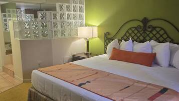 Tabla de planchar con plancha, wifi y ropa de cama