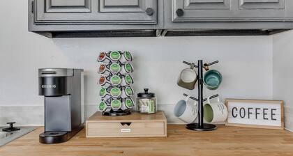 Edmond Bungalow: Cute 2 BR + Bonus Game Room with Futon