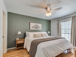 2 bedrooms, desk, iron/ironing board, free WiFi