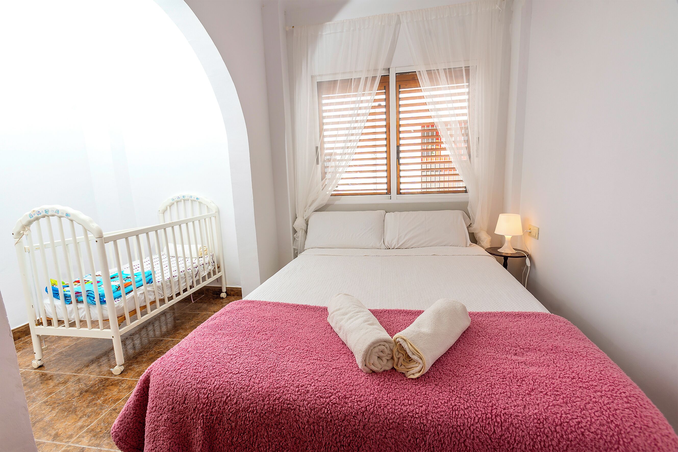 5 slaapkamers, een strijkplank/strijkijzer, wifi, beddengoed