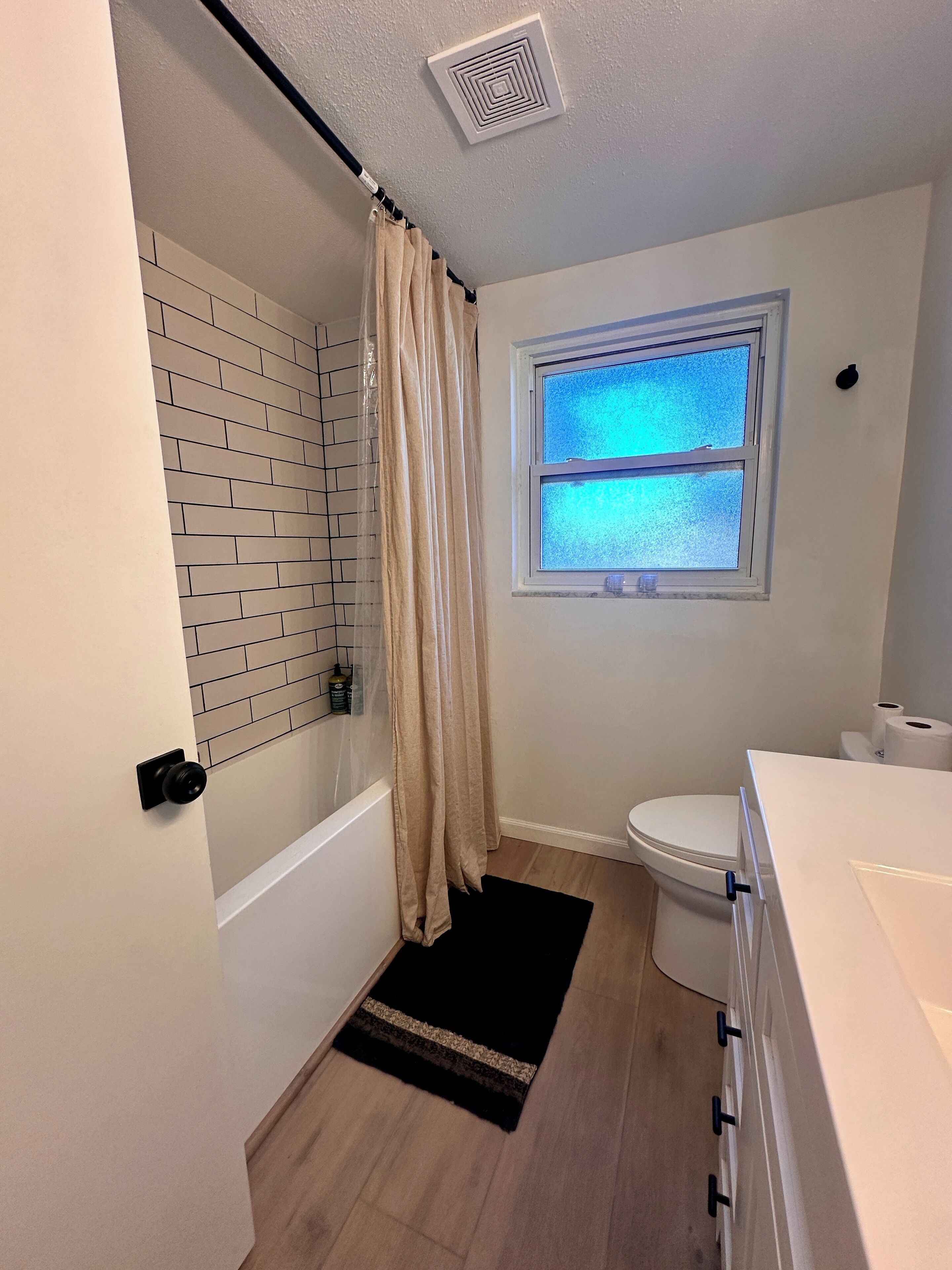 Towels, soap, shampoo, toilet paper