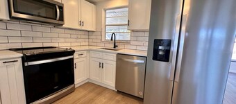 Charming 2-bedroom house in brilliant Port Richey with AC